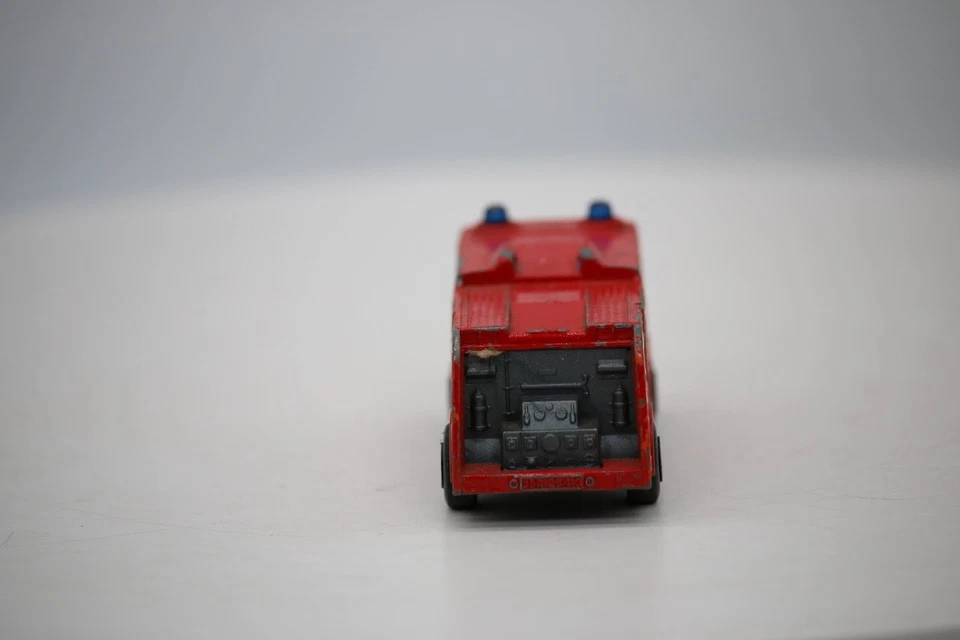Lesney Matchbox Superfast - 1969 Red MERRYWEATHER FIRE ENGINE - Diecast - No.35 - Image 4 of 4