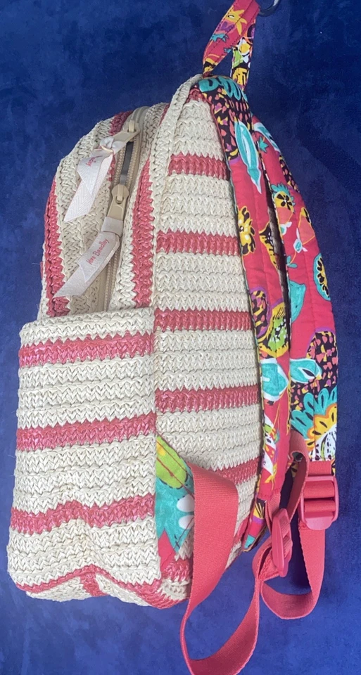 Mini Mochila Vera Bradley Tejida Paja Rosa y Beige Rayas con Hojas Bordadas Foto 2 de 4