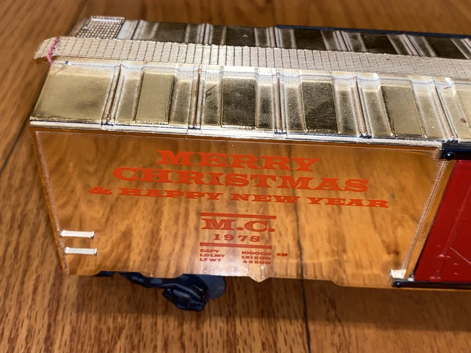 **DAMAGED** KMT, Kris Model Trains 1978 Merry Christmas BOXCAR Train Metallic - Image 2 of 4
