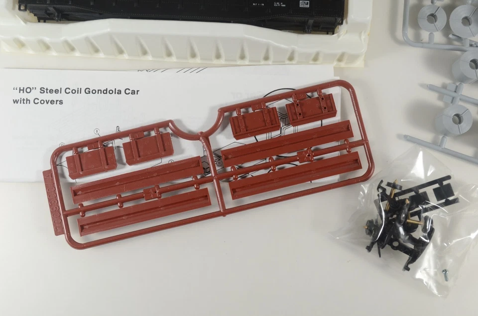 Con-Cor HO Norfolk & Western #198031 Coil Gondola with Covers & Load 0001-009063 - Image 3 of 4