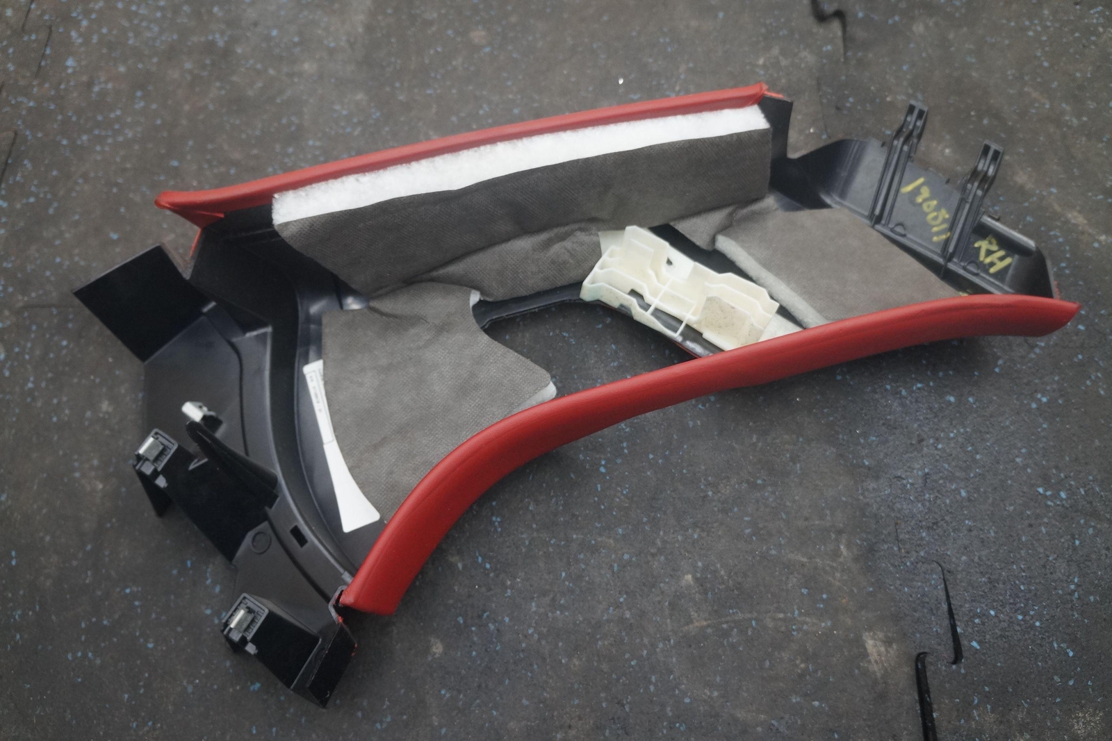 Rear Right Upper Interior C Pillar Seat Belt Trim OEM 36A867242 Bentley Bentayga