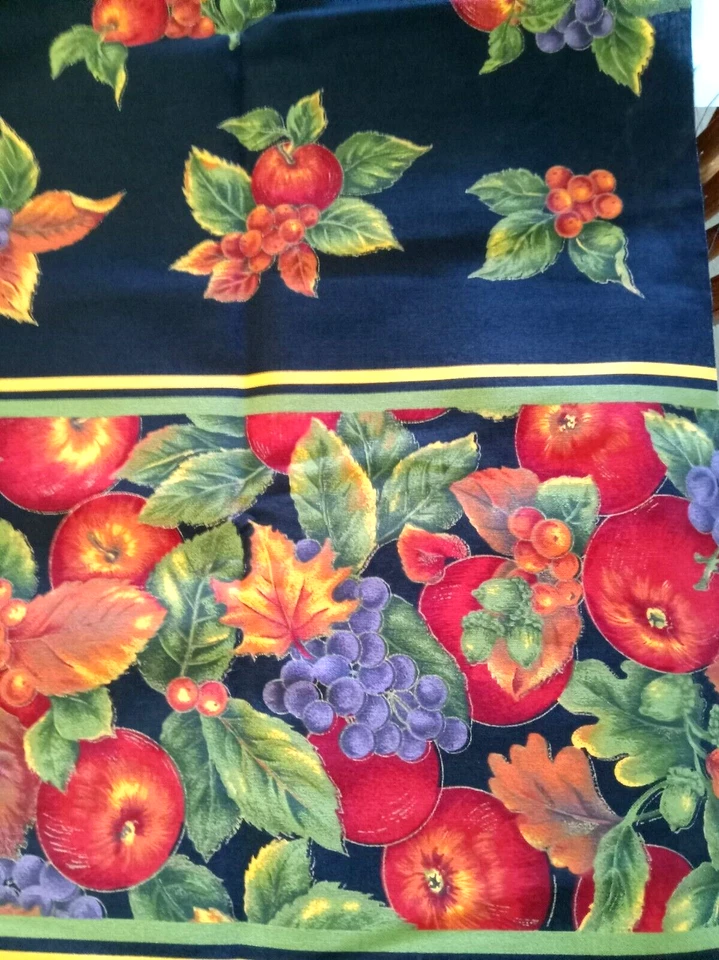 54" L x 57" W Doble Borde Impresión OTOÑO Hojas y Manzanas en Negro VIP Cranston Foto 4 de 4