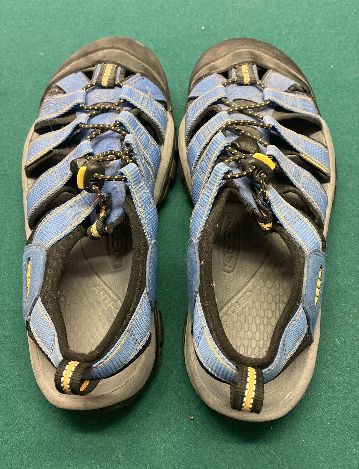 Scarpe da trekking da donna blu Keen taglia 7. Ottimo per escursioni e acqua. Pagato $80.