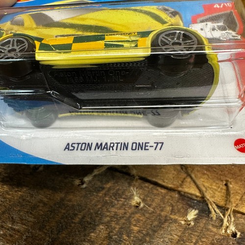 Tarjeta corta Hot Wheels Aston Martin One 77 vintage GTE 215/250 - Imagen 3 de 3