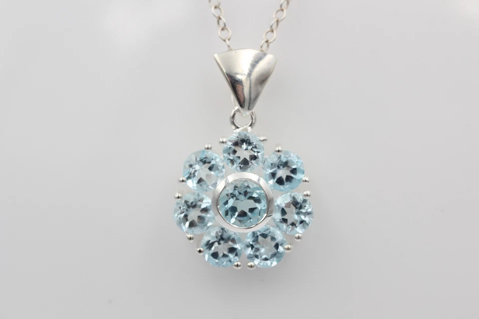 Elegante Pendente In Topazio Blu Da 2,5 Carati In Argento 925 - Immagine 2 di 4