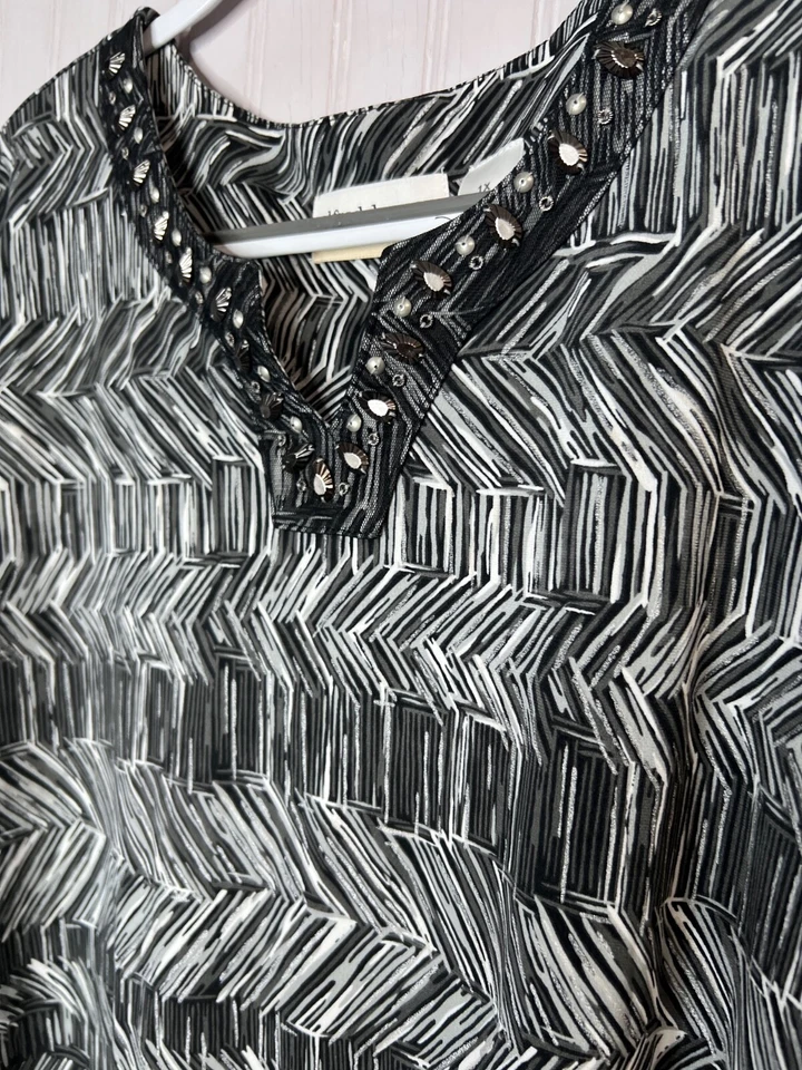 Ruby Rd Mujer TOP 2X Negro Tostado Estampado Animal Tachuelas Doradas Tejido Líquido Túnica Foto 4 de 4