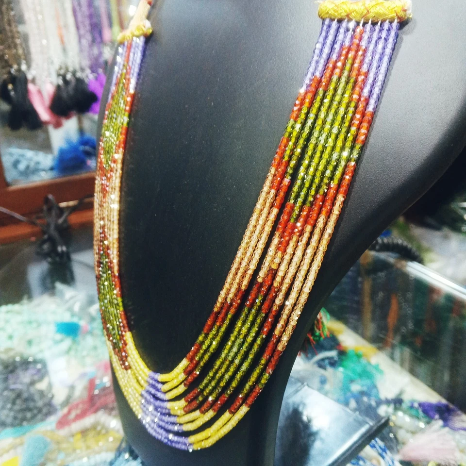 Collana Tradizionale Con Zirconi Multicolore A Facetta Rotondi 9 Stand Naturale - Immagine 3 di 4