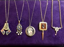 Lot Of 5 Vintage Necklaces…