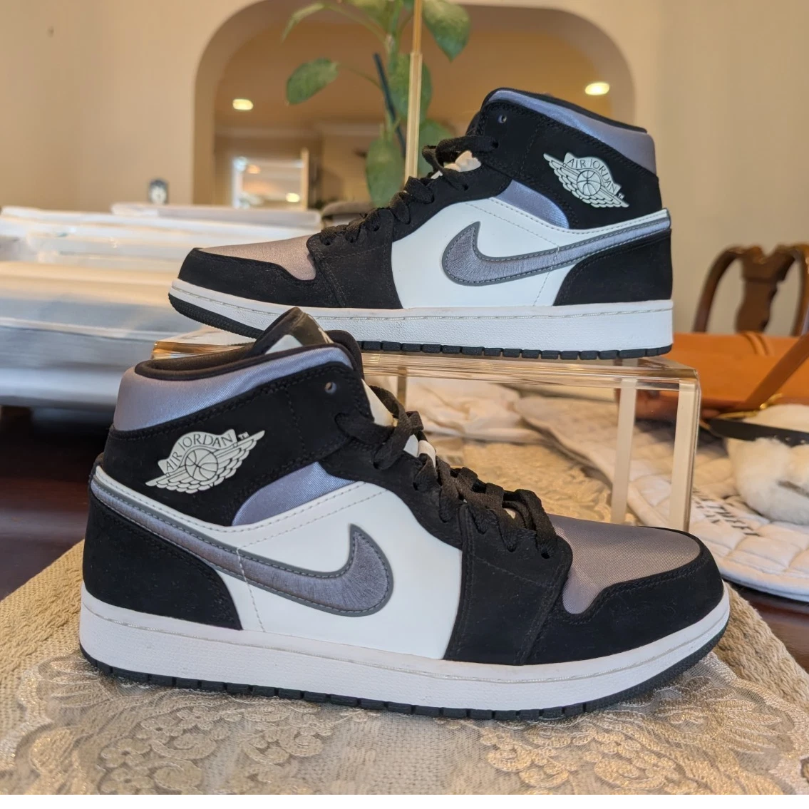 Preços baixos em Jordan 1 Mid Grey White | eBay