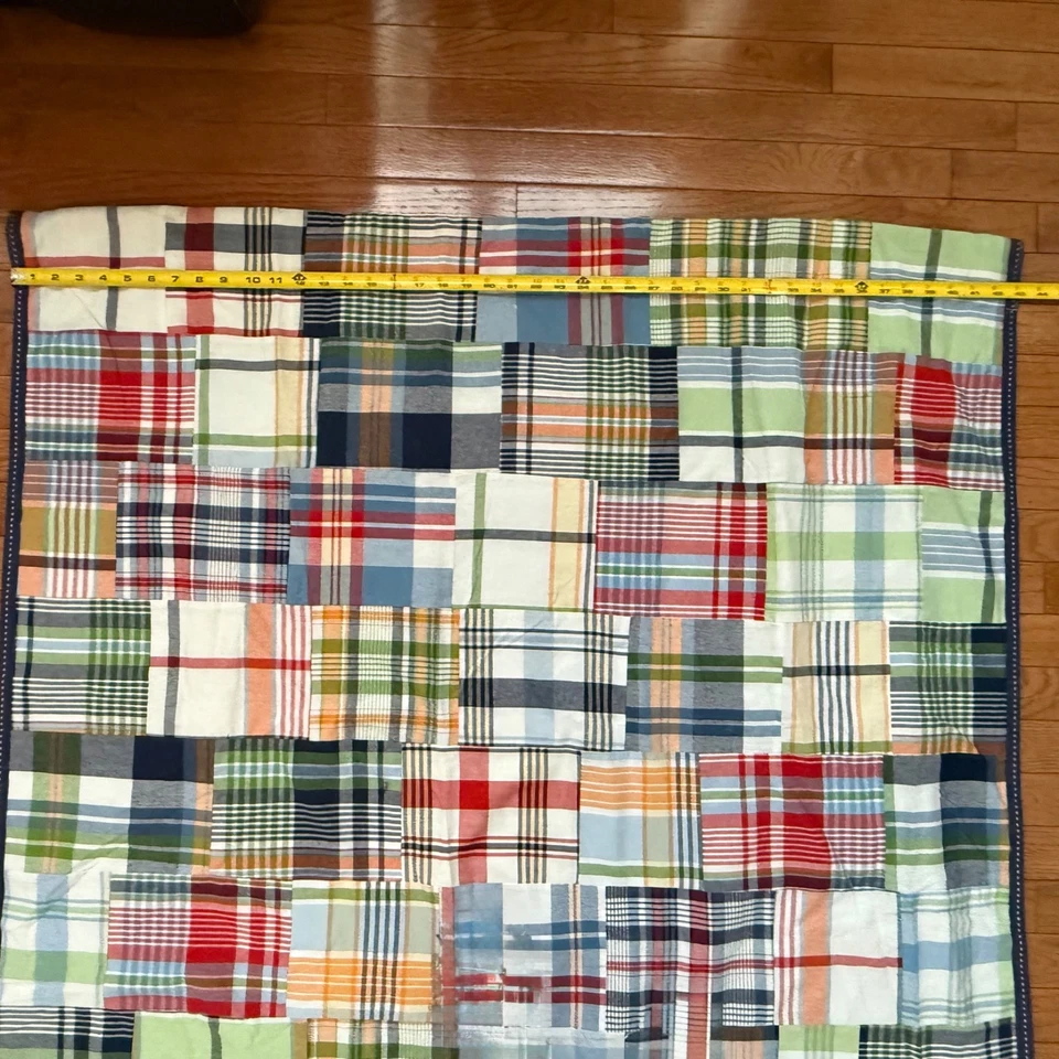 x2 paneles de cortina opacos a cuadros Pottery Barn Kids Madras 43 x 83 borde azul marino Foto 4 de 4