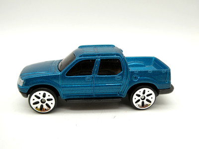 1:64  Maisto  11752   /   Ford Sport Trac  -  unbespielt
