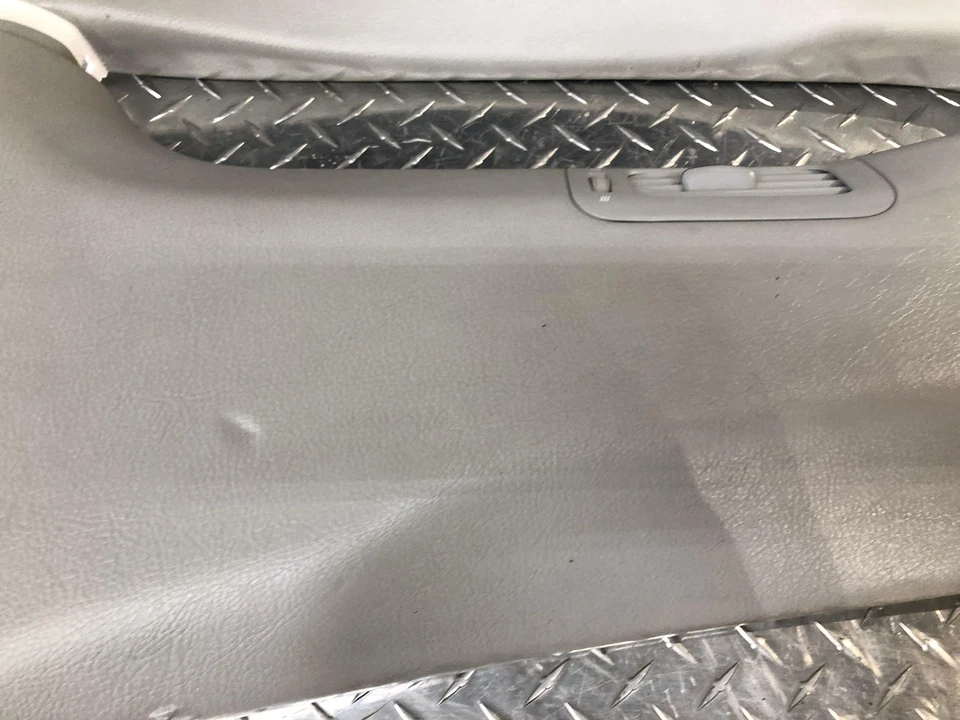 07-17 Lexus LS460 Gris B Pilar Juego de molduras Derecha Derecha Derecha Derecha Derecha Probado Fabricante Original Gris Desgaste Normal Foto 4 de 4