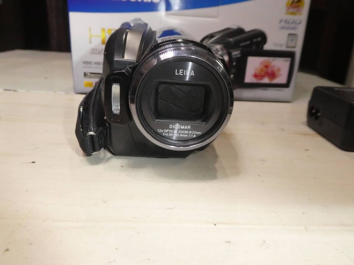 Panasonic Digital Full HD Video Camera Recorder HDC-HS100 Panasonic Digital Full HD Video Camera Recorder HDC-HS100