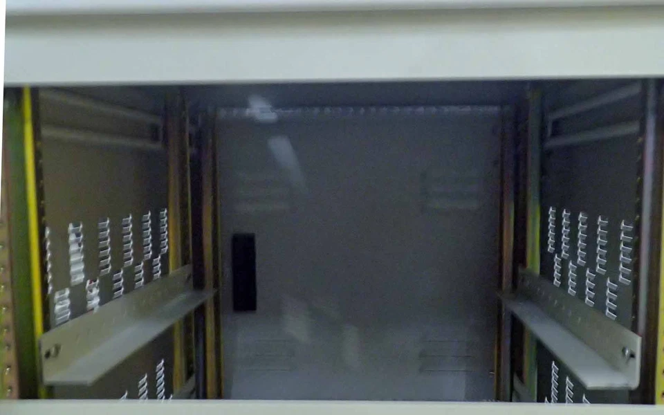 ELECTRONIC RACK MOUNT AUDIO/VIDEO/SERVER CABINET/ OPENING 19" WIDE x 26.25" HIGH - Image 2 of 4