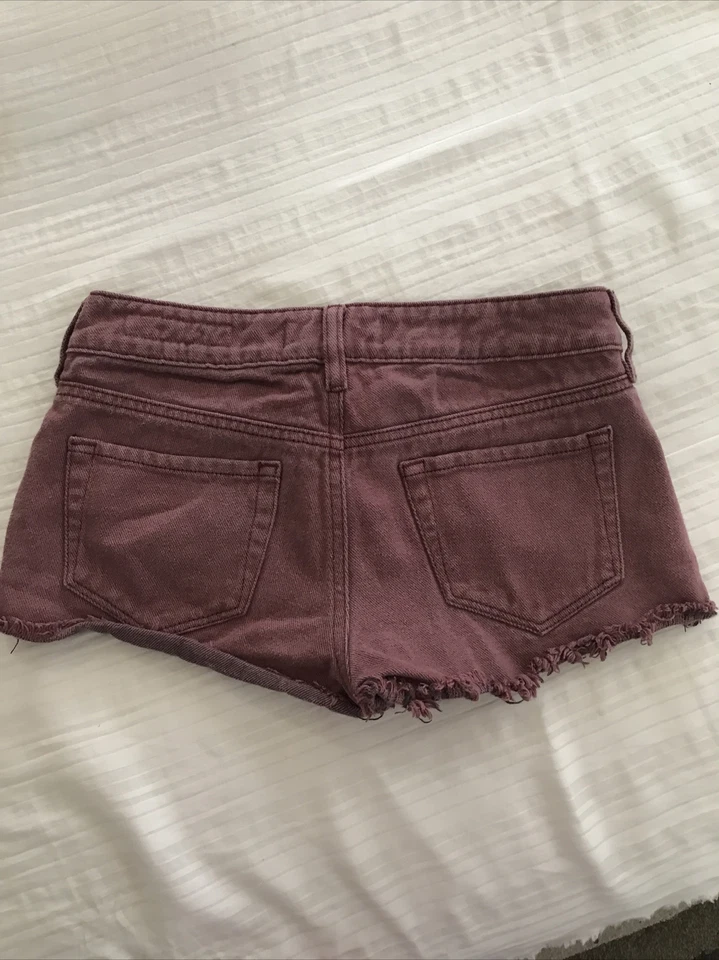 Женские джинсовые шорты BULLHEAD размер 3 бордовые с низкой талией. Карманы 100% хлопок - Изображение 3 из 4
