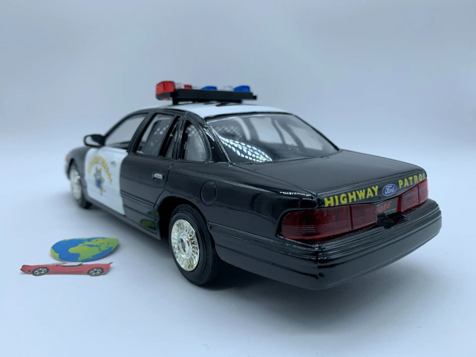 Code 3 Ford Crown Victoria Highway Patrol, scala 1:24 - 1:25, vintage (2078) - Immagine 4 di 4