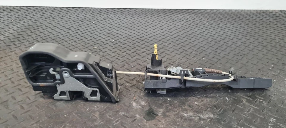 BMW 4 Series F32 2014 Coupe Right Front Door Central Locking Motor 51217202144 - Image 2 of 4