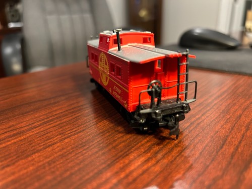 Life-Like HO Scale Santa Fe Center Cupula Caboose w/ Chimney 999851 - Top - Bild 3 von 6