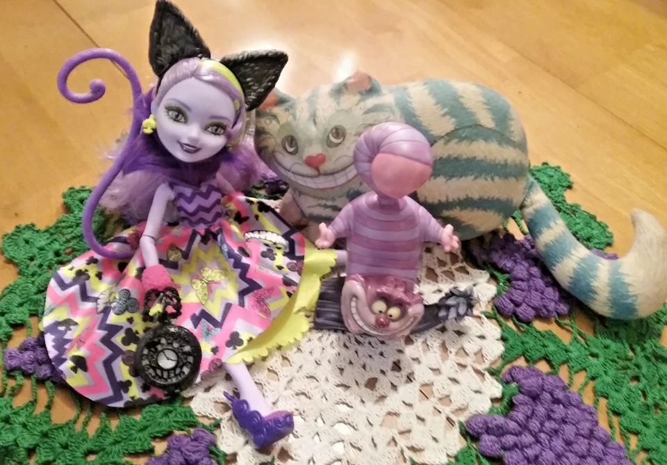 SALE: Cheshire Cat Collection: Kitty Cheshire, Disney, & Vintage NY (Wonderland) - Image 3 of 4