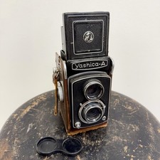 Vintage 1950s vintage Yashica-A twin-lens reflex camera Untested