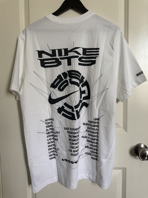 BTS ARIRANG Tour x NIKE Korea Limited Edition Merchandise T-Shirt Size LARGE