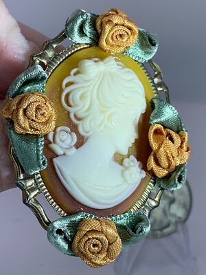Cameo White Woman's Face on Ocher Vintage Gold Brooch Pin M
