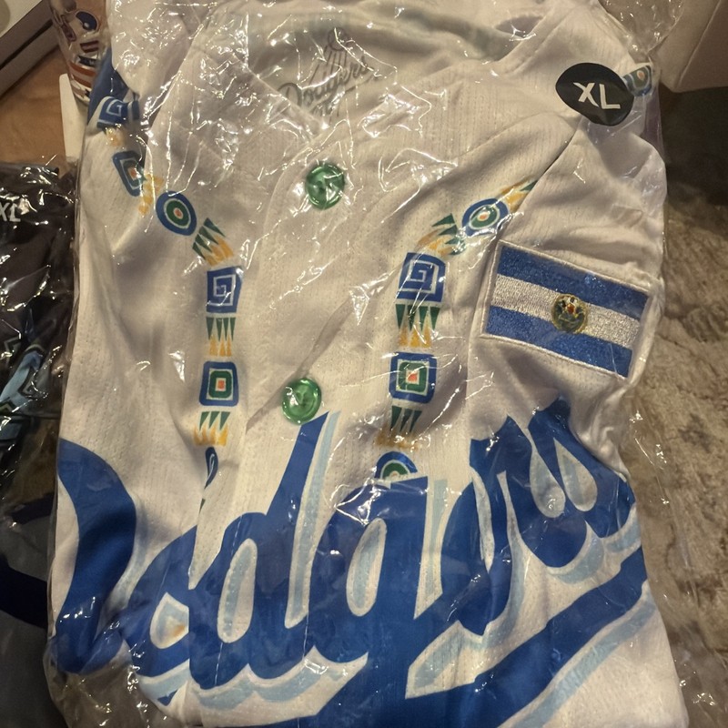 Los Angeles Dodgers 2025 Salvadoran Heritage Night Jersey XL