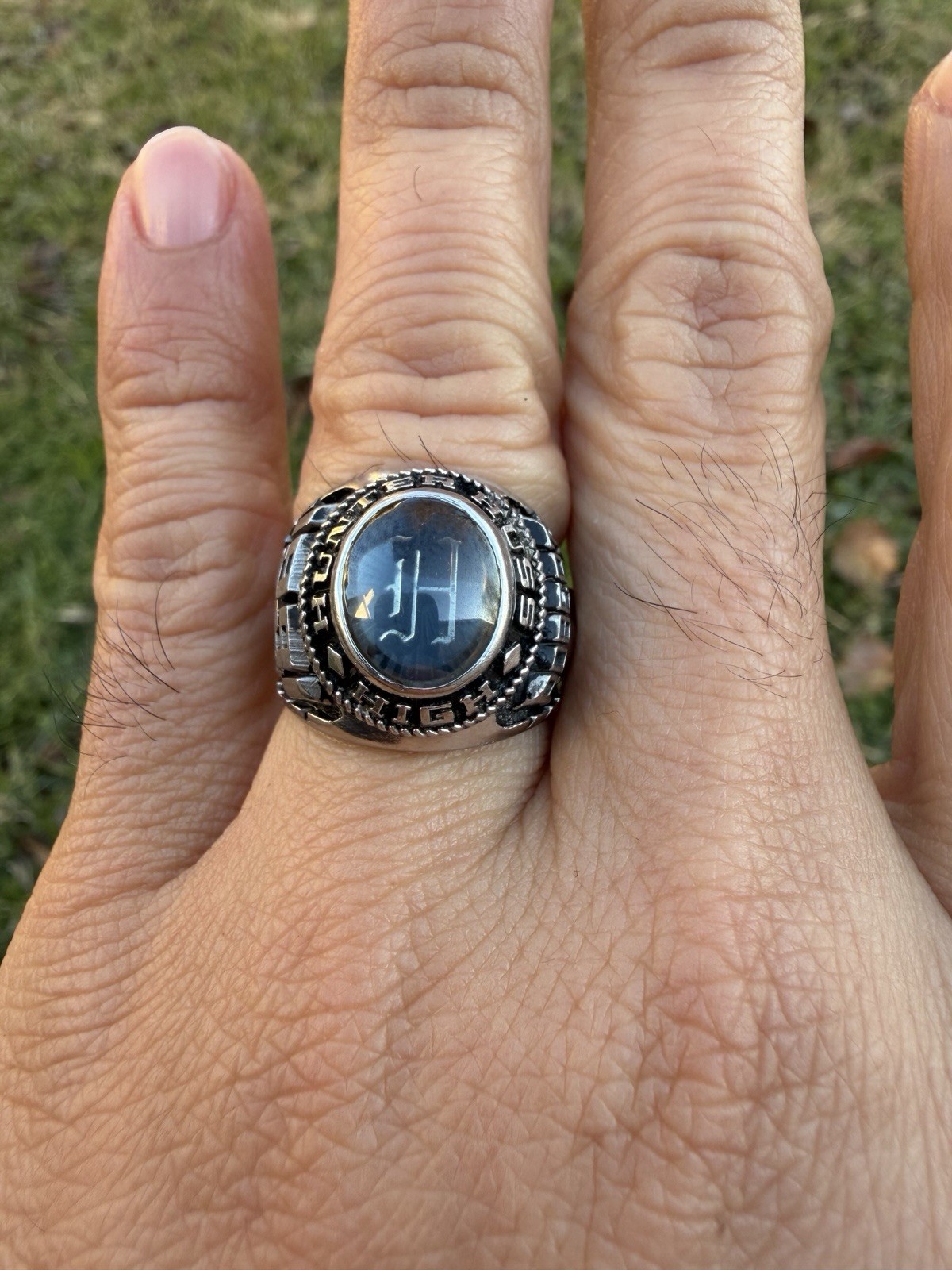 Hunter Huss High School Class Ring - image 9