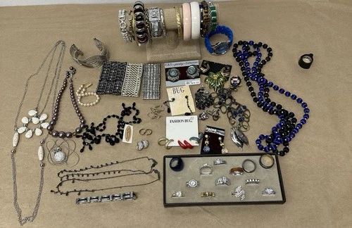 50+PC LOT VINTAGE COSTUME JEWELRY SOME SIGNED ITEMS RINGS BRACELETS ETC.