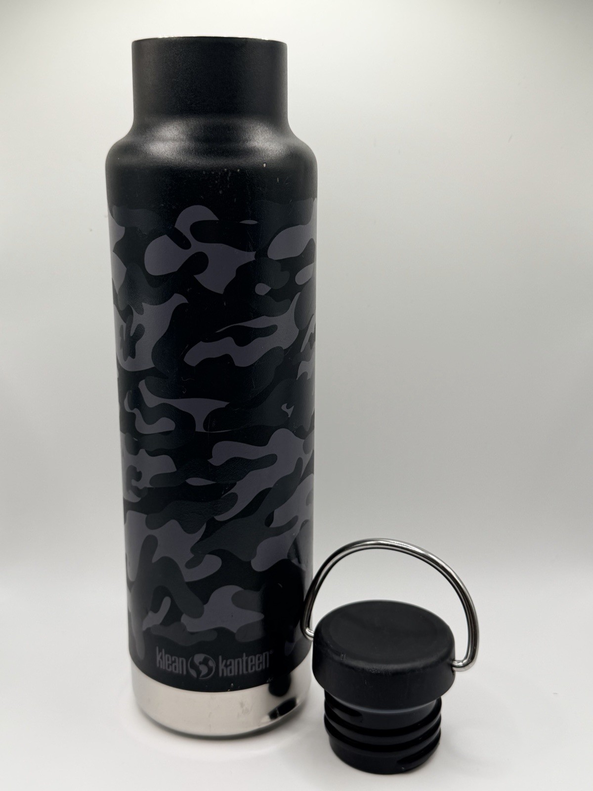 Black And Purple Camo Screw On Lid