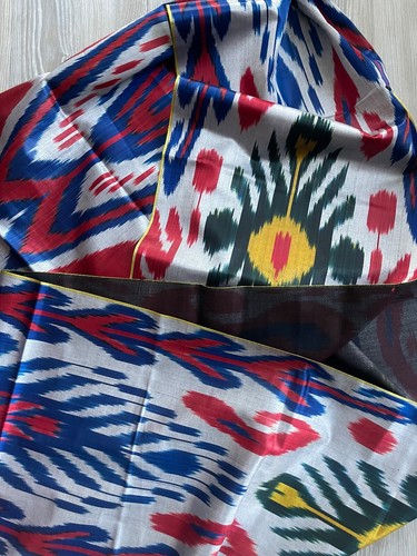 Traditional handmade Uzbek silk Ikat fabric 3.2m long - Picture 2 of 5