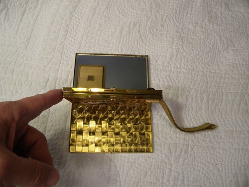 Great vintage unused gold color basket weave compact lipstick purse mesh handle - Bild 5 von 6