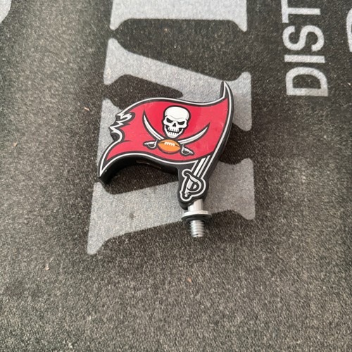 GENUINE DRAFT BEER Tampa Bay Buccaneers Flag TAP HANDLE Topper Screw On