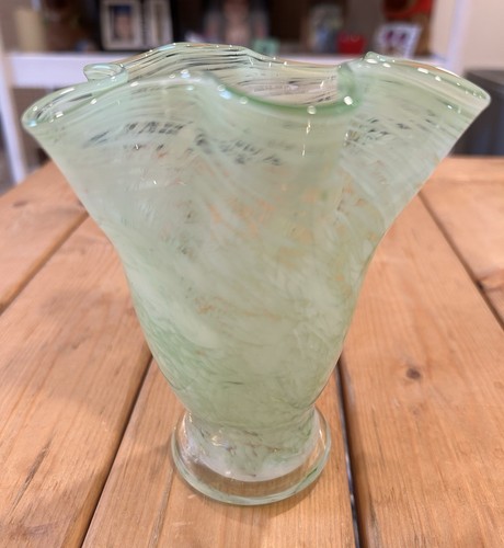 Art Glass Small Ruffle Edge Vase- Celery Green Swirls- Pontil- 5.5” Tall Vintage - Picture 16 of 20