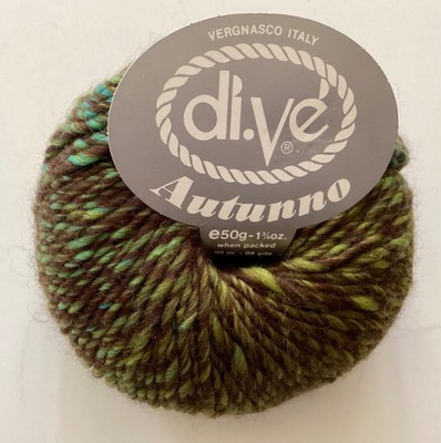 d.i.v.e. Autumno Italy Wool Blend Yarn Green E50g 117 yds. Color 32965 Lot 6126