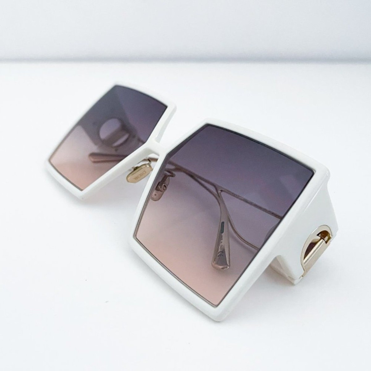 DIOR EYEWEAR 30Montaigne SU Oversized Sunglasses White 58MM  display picture 1