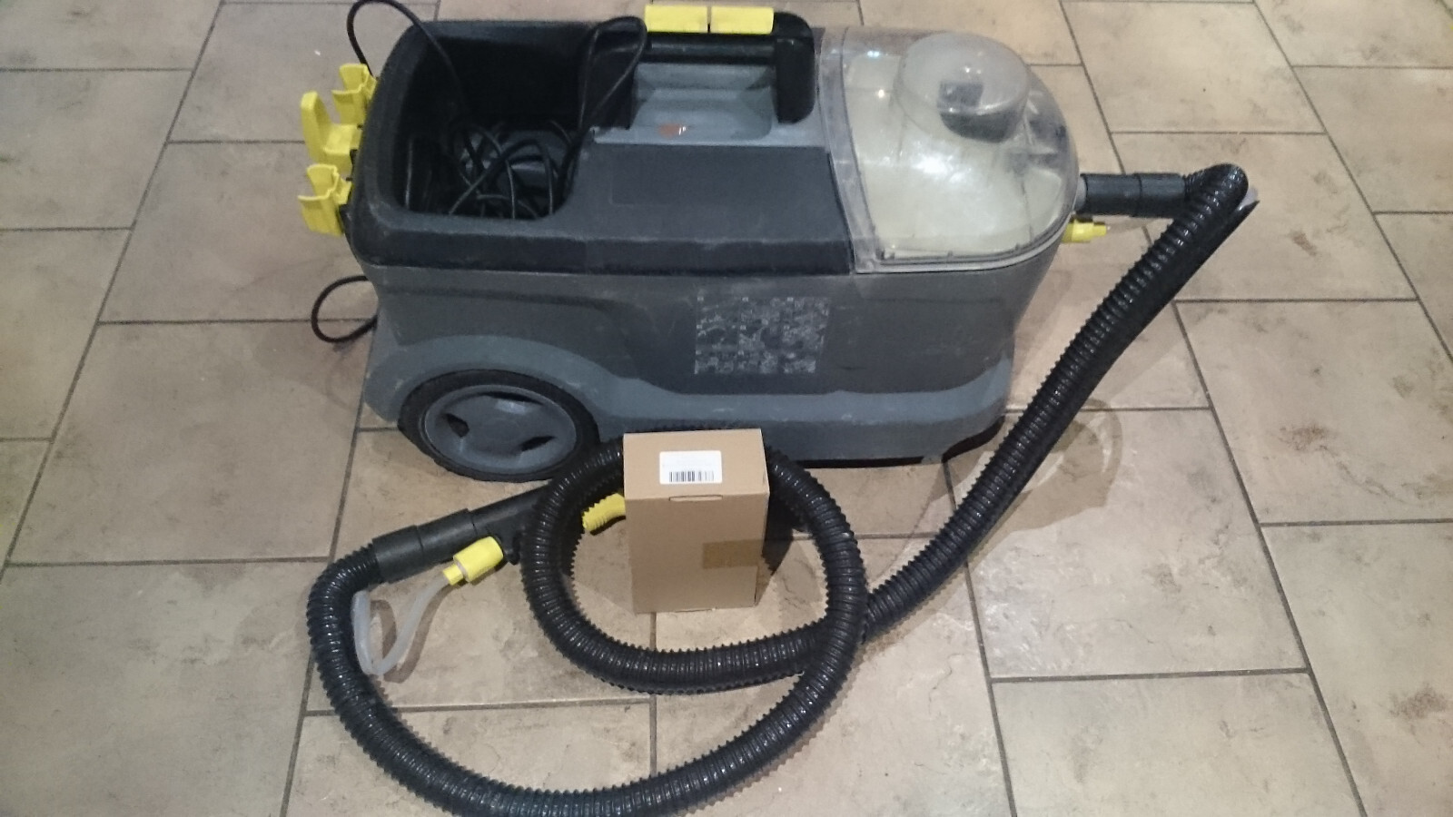 Bargain Kärcher Puzzi 10/1 240v Carpet Cleaner Valeting Machine in