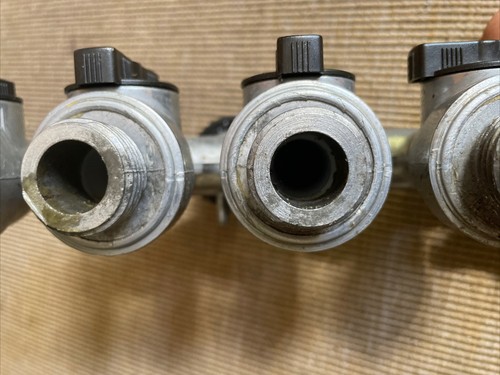 Gilmore 4-Way High Flow, Hose Bib Manifold , Valve - Picture 3 of 4