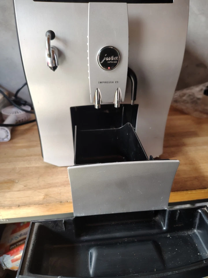 Máquina de café espresso Jura Capresso Impressa Z5, modelo: 13214 falta Trey y 1 accesorio Foto 4 de 4