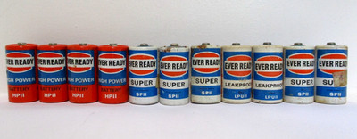11 alte gebrauchte leere Ever Ready Batterien, Sammler, Filmrequisite