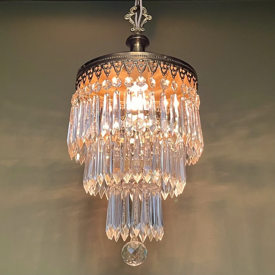 Lámpara de araña de cristal vintage para pastel de boda PETITE de los años 20 - ¡Restaurada! Foto 4 de 4