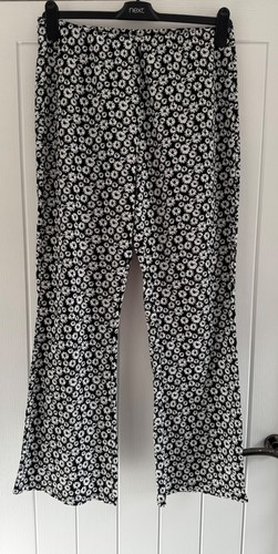 New Look Black & White Floral Fit and Flare Trouser Size: 14