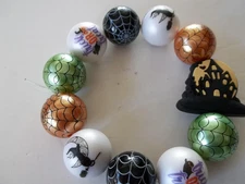 HALLOWEEN HAUNTED HOUSE Bubblegum Bead Bracelet