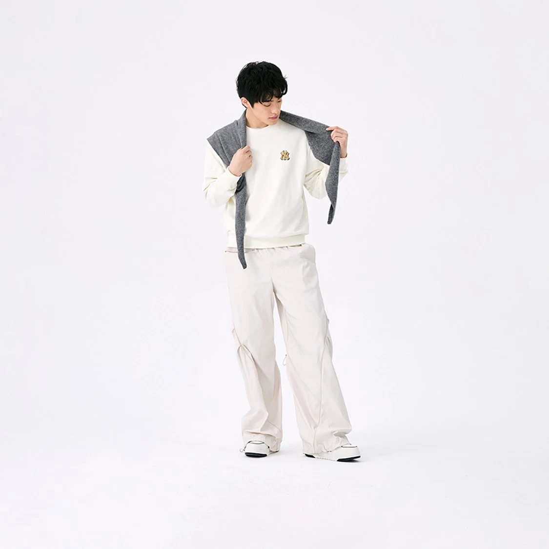 Printed Pattern Solid Color Loose Fit Crewneck Warm Sweatshirt Unisex Cream