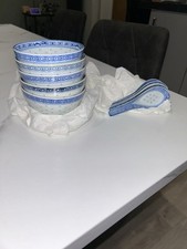 5 Chinese Soup Bowls And Spoons With Blue Pattern