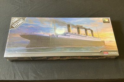 Academy The White Star Liner Titanic 1:400 Scale Model Kit NIB Sealed