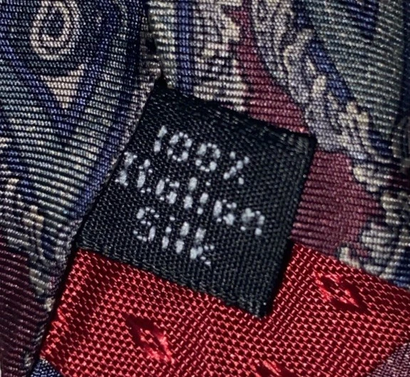 Corbata italiana Johnny Carson 100 % seda hecha en EE. UU. - medallón rojo - 54" L 3,5" W Foto 4 de 4