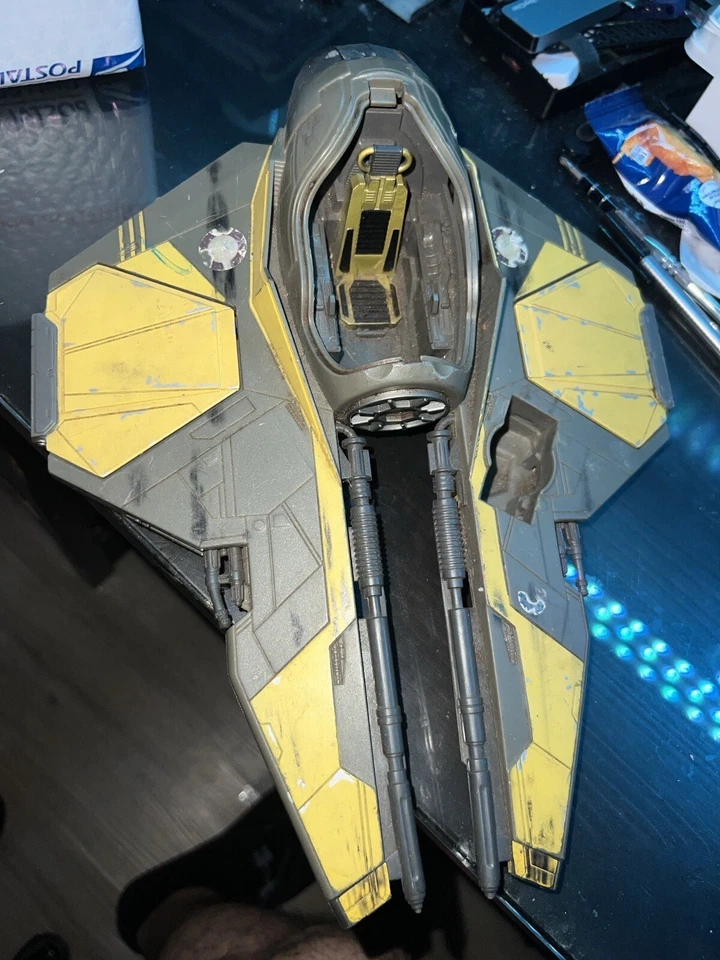 Hasbro Star Wars Anakin Skywalker Jedi Fighter Ship Starfighter 2004 amarillo/gris Foto 2 de 4