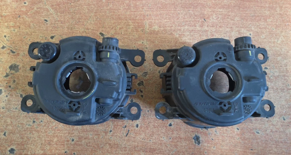 PAR FAROS ANTINIEBLA PARACHOQUES DELANTERO IZQUIERDO Y DERECHO PEUGEOT 207 9650001680 Foto 3 de 4