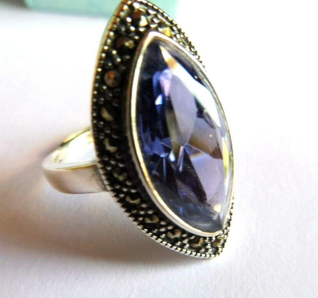 Bague cordiérite marquise, le bijou ajustable pour vos soirées